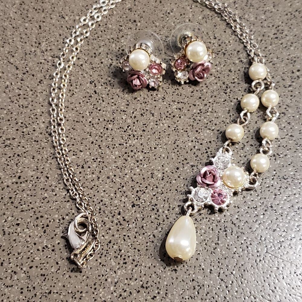 SAO FAUX Pear & Rose Necklace &‎ Earrings Set. 71/2 inch